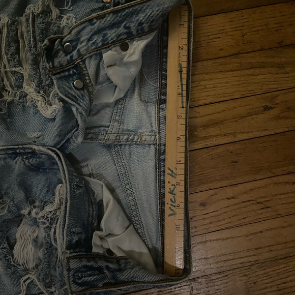 Levi’s 501 Hand-cut frayed Cutoff Shorts - Picture 6 of 6